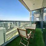 Vserve High Floor Bliss In Dubai\'S Iconic Skyline