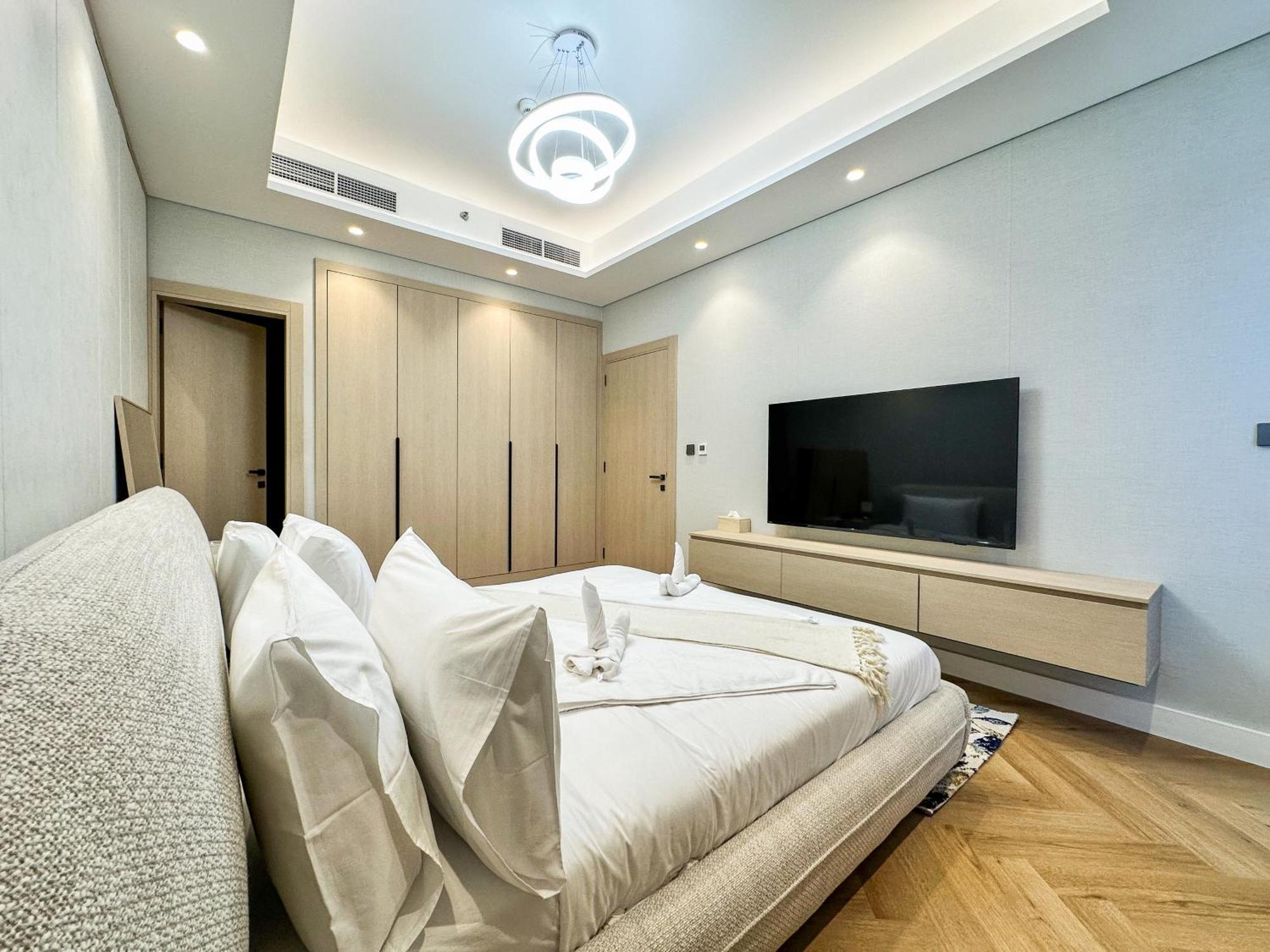 Vserve High Floor Bliss In Dubai's Iconic Skyline *